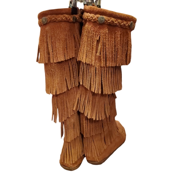 Minnetonka 5-Layer Fringe Boot - Picture 11 of 13